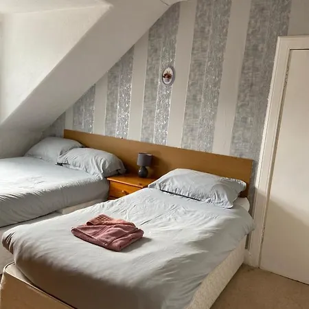 Alderlea House *