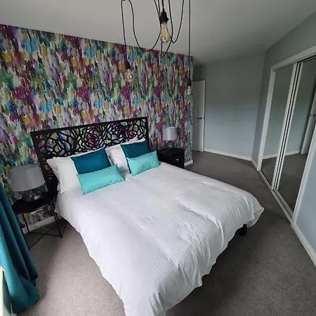 Eden Apartment, Apartment