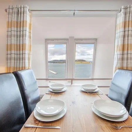 Esplanade Court Apartment *