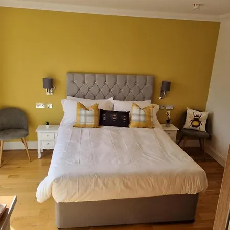 Ardchoille The Den Homestay *