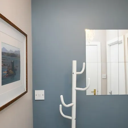 Mccaig's Way Apartment