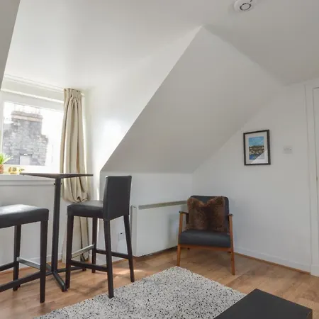 Mccaig's Way Apartment