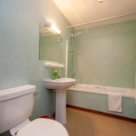 Esplanade Court Apartment *
