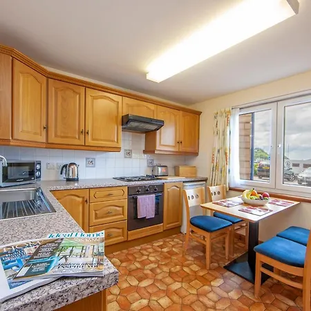 Esplanade Court Apartment *