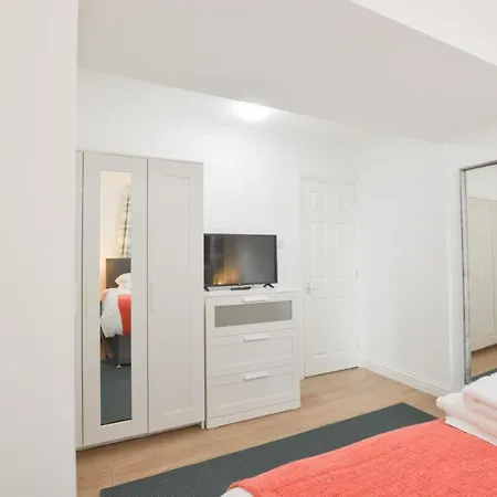 Apartment No 8 Westbay