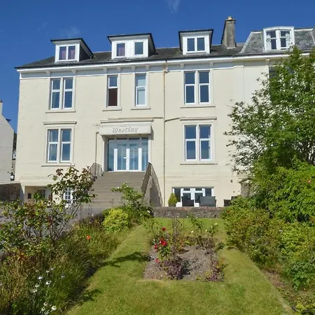 Apartment No 8 Westbay *