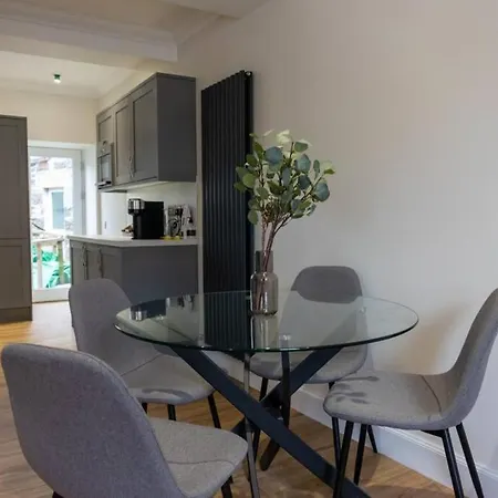 Argyle Square Apartment