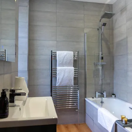 Airds Apartamento *