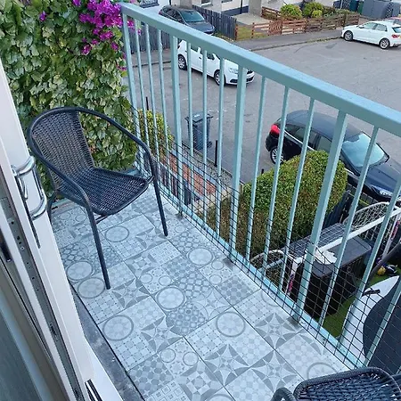Apartment Entire Modern In With Balcony *
