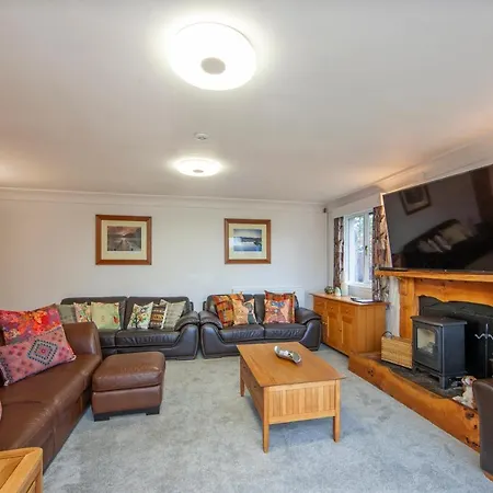 5 Bed House Near *