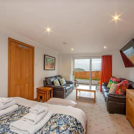 5 Bed House Near Lodge