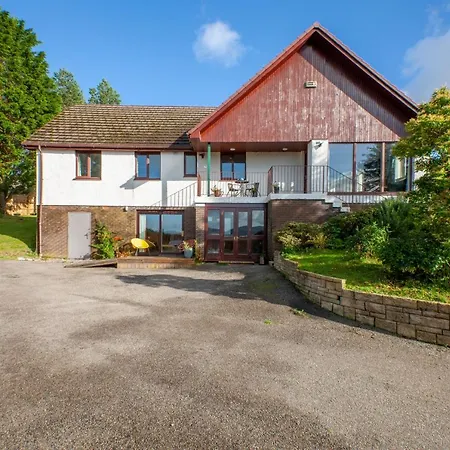 5 Bed House Near *