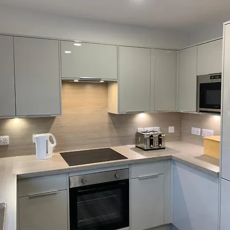 Apartment 1/5 Lismore House *