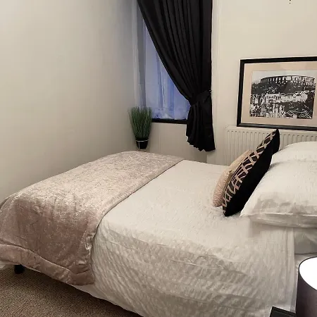 Heart Of George Street / / Argyll Apartment