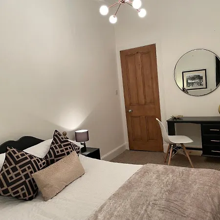 Heart Of George Street / / Argyll Apartment
