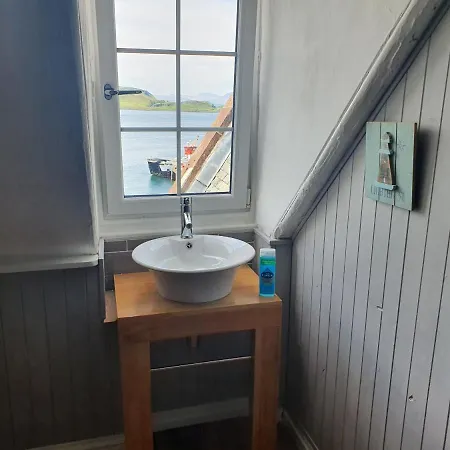 Argyll Mansions Penthouse Apartment *
