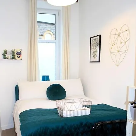 Flat 12a - Central, Modern, Bright With Free Wifi * Oban