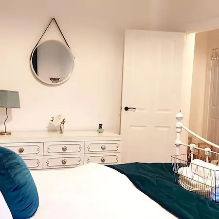 Flat 12a - Central, Modern, Bright With Free Wifi Oban