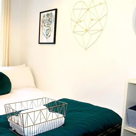 Flat 12a - Central, Modern, Bright With Free Wifi Oban