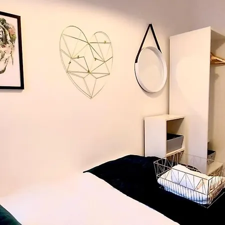 Apartment Flat 12a - Central, Modern, Bright With Free Wifi