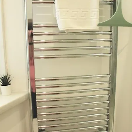 Flat 12a - Central, Modern, Bright With Free Wifi * Oban