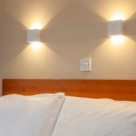 Esplanade Court Apartment *