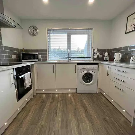 Modern 2 Bed Apartment *
