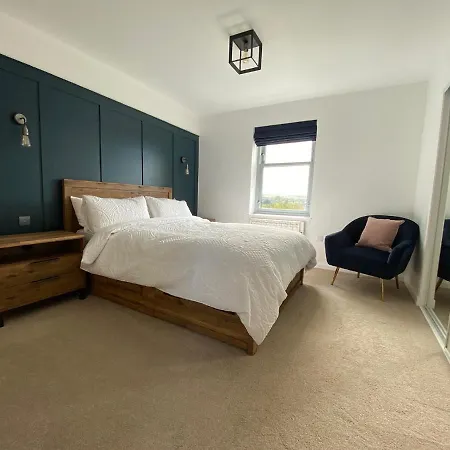 No 2 The Cairns, Unwind In Style Apartment *