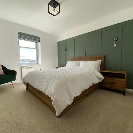 Apartment No 2 The Cairns, Unwind In Style