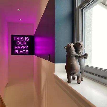 No 2 The Cairns, Unwind In Style Apartment