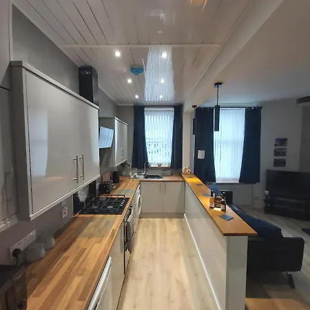 One Bedroom Flat, Very Close To Town Center. Apartment
