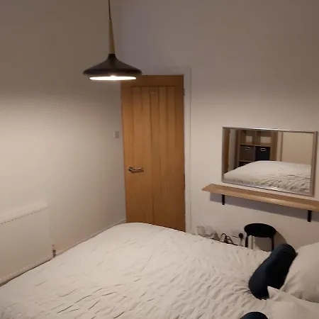 One Bedroom Flat, Very Close To Town Center. Apartment *