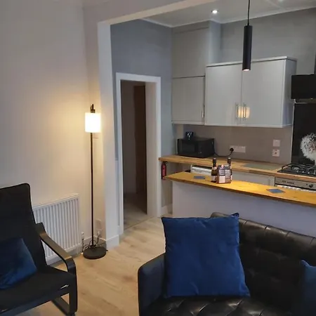 Apartment One Bedroom Flat, Very Close To Town Center.