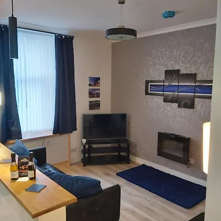 One Bedroom Flat, Very Close To Town Center. Apartment