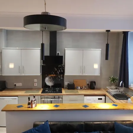 One Bedroom Flat, Very Close To Town Center.