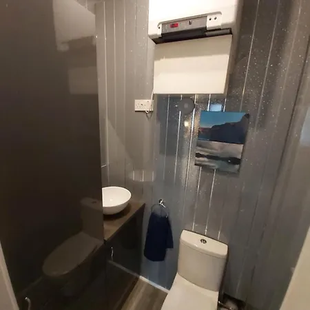 One Bedroom Flat, Very Close To Town Center. Oban