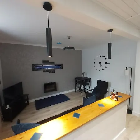 One Bedroom Flat, Very Close To Town Center. Apartment *