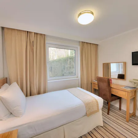Muthu Queens Hotel,