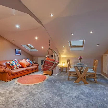 Apartment Premium 2nd Floor 2 Bed Sleeps 4 Adults In Town