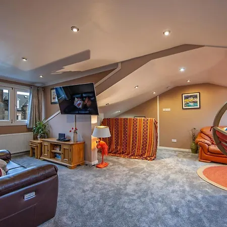Premium 2nd Floor 2 Bed Sleeps 4 Adults In Town Apartment Oban