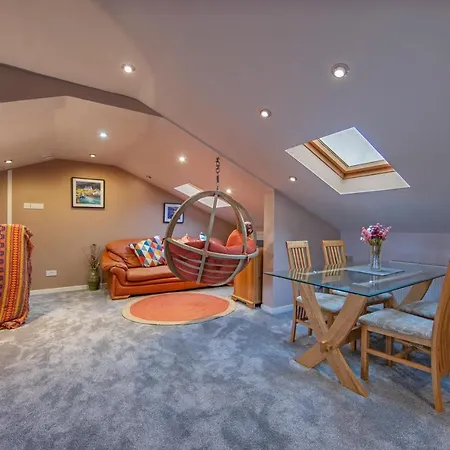 Premium 2nd Floor 2 Bed Sleeps 4 Adults In Town Apartment