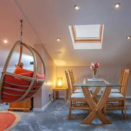 Apartment Premium 2nd Floor 2 Bed Sleeps 4 Adults In Town
