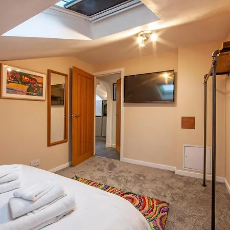 Apartment Premium 2nd Floor 2 Bed Sleeps 4 Adults In Town *