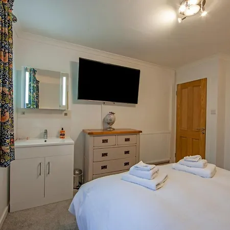 Lodge 5 Bed House Near