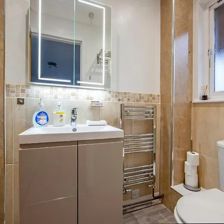 5 Bed House Near Lodge