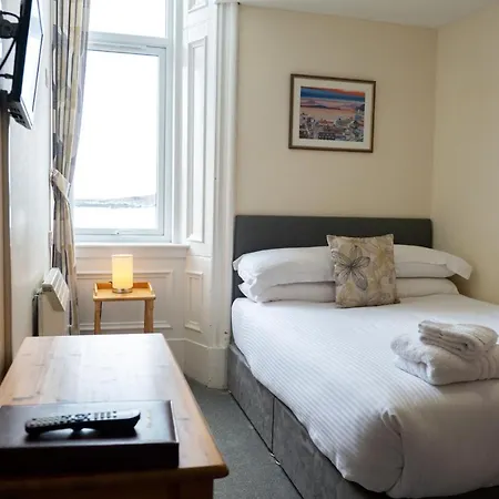 Guest house Corran House