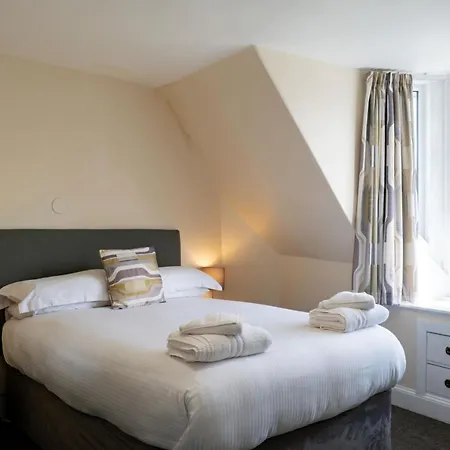 Guest house Corran House
