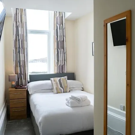 Guest house Corran House