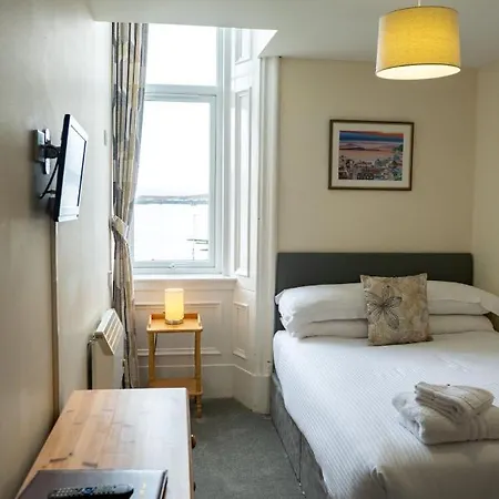 Guest house Corran House