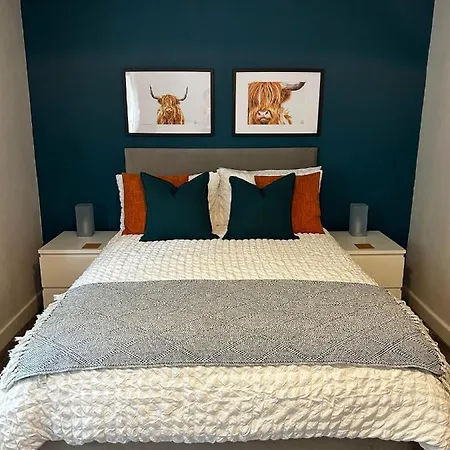 Entire Modern In With Balcony * Oban